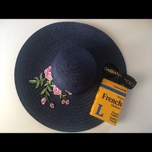 Vacation time w/ this Adorable floppy summer hat!